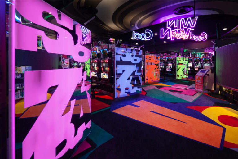 新しい時代の新しいパチンコショップ。パチンコをやらない人にも『刺さるデザイン』が必要！新しい顧客を誘引するデザインでマンネリに陥りがちなお客様に風穴を開ける。ARTのスパイスを効かせたデザインの力。