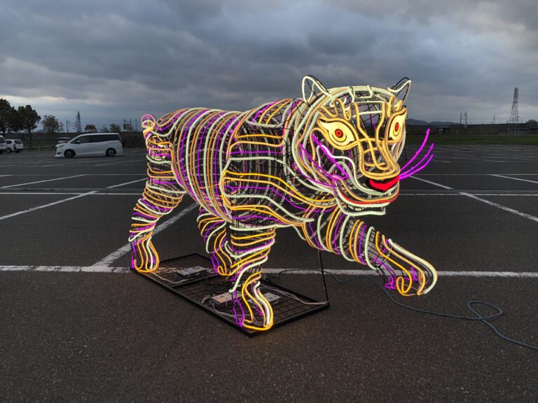 白虎のLEDモニュメント
