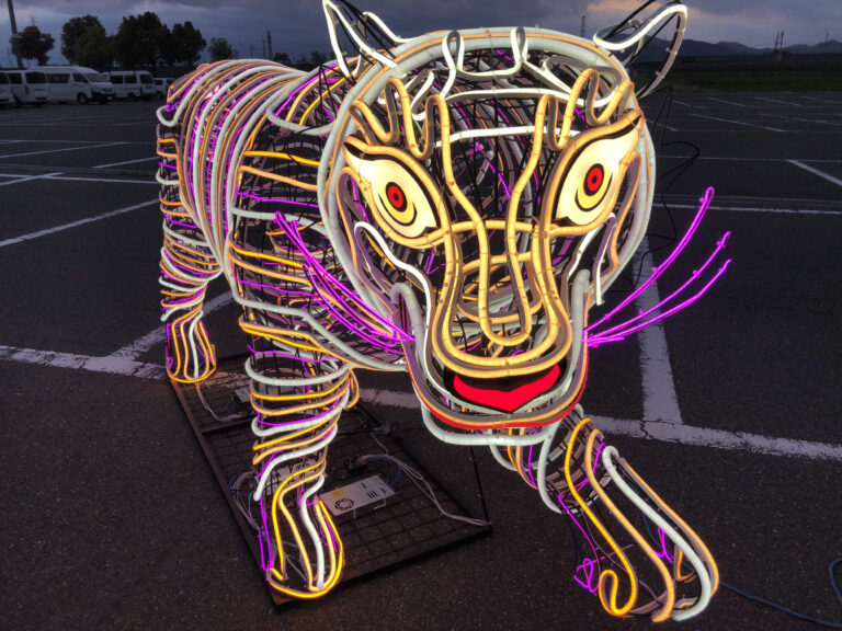白虎のLEDモニュメント