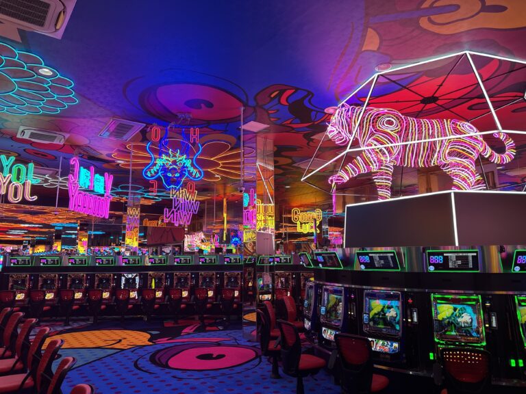 白虎のLEDモニュメント