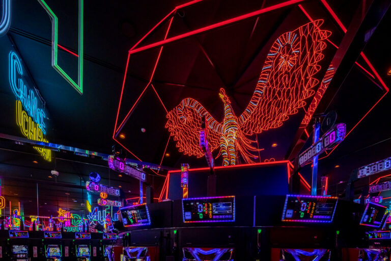 朱雀のLEDモニュメント