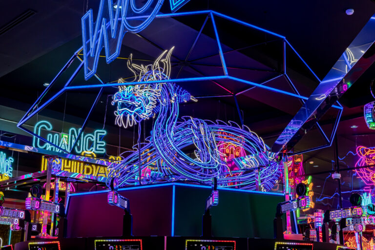 青龍のLEDモニュメント