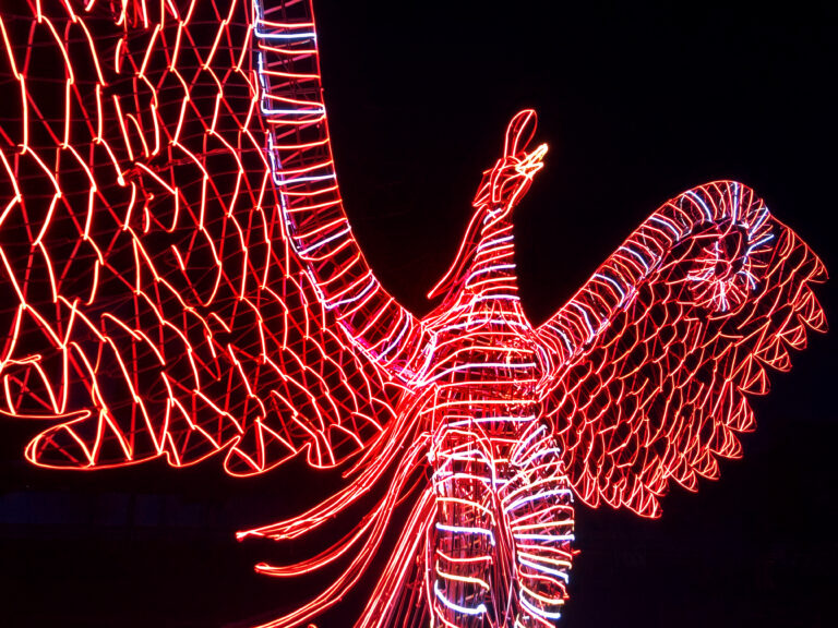 朱雀のLEDモニュメント