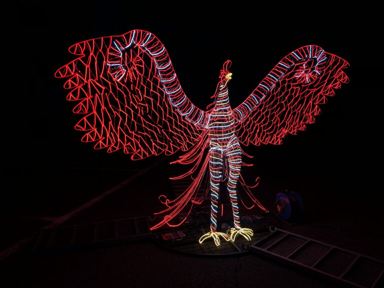 朱雀のLEDモニュメント